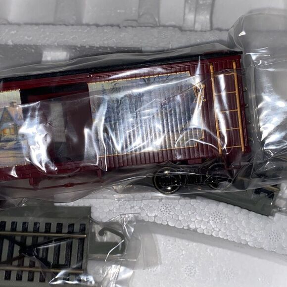 Hawthorne Village Memories of Christmas Bachmann Train and Rail Set - Picture 8 of 10